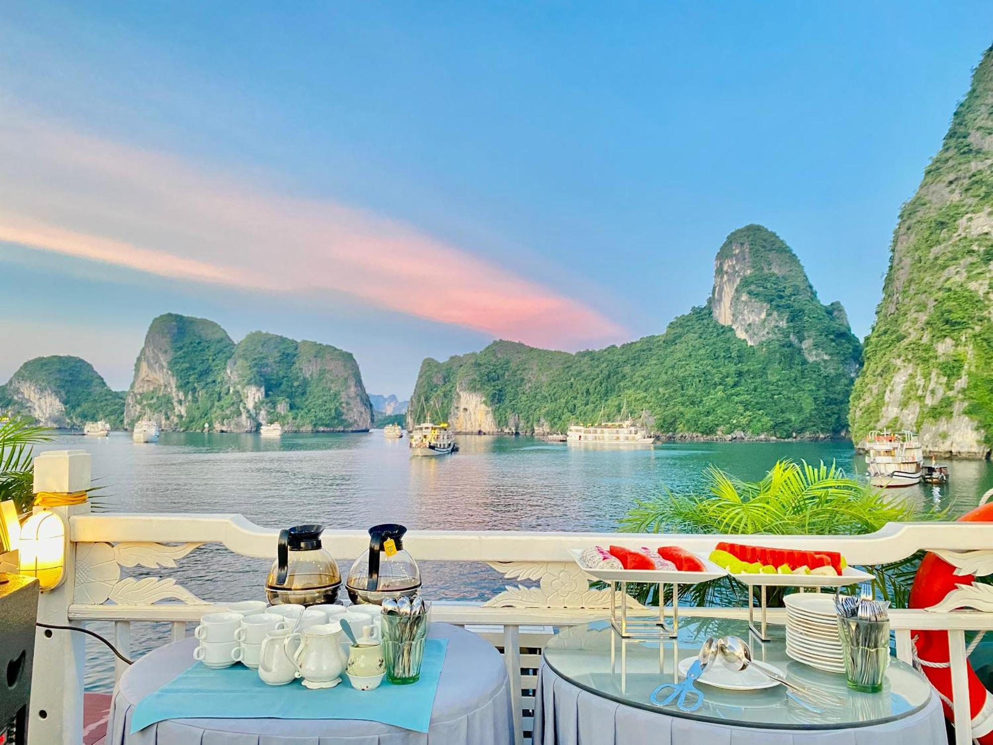 Hera Grand Luxury Cruise Hạ Long Extérieur photo