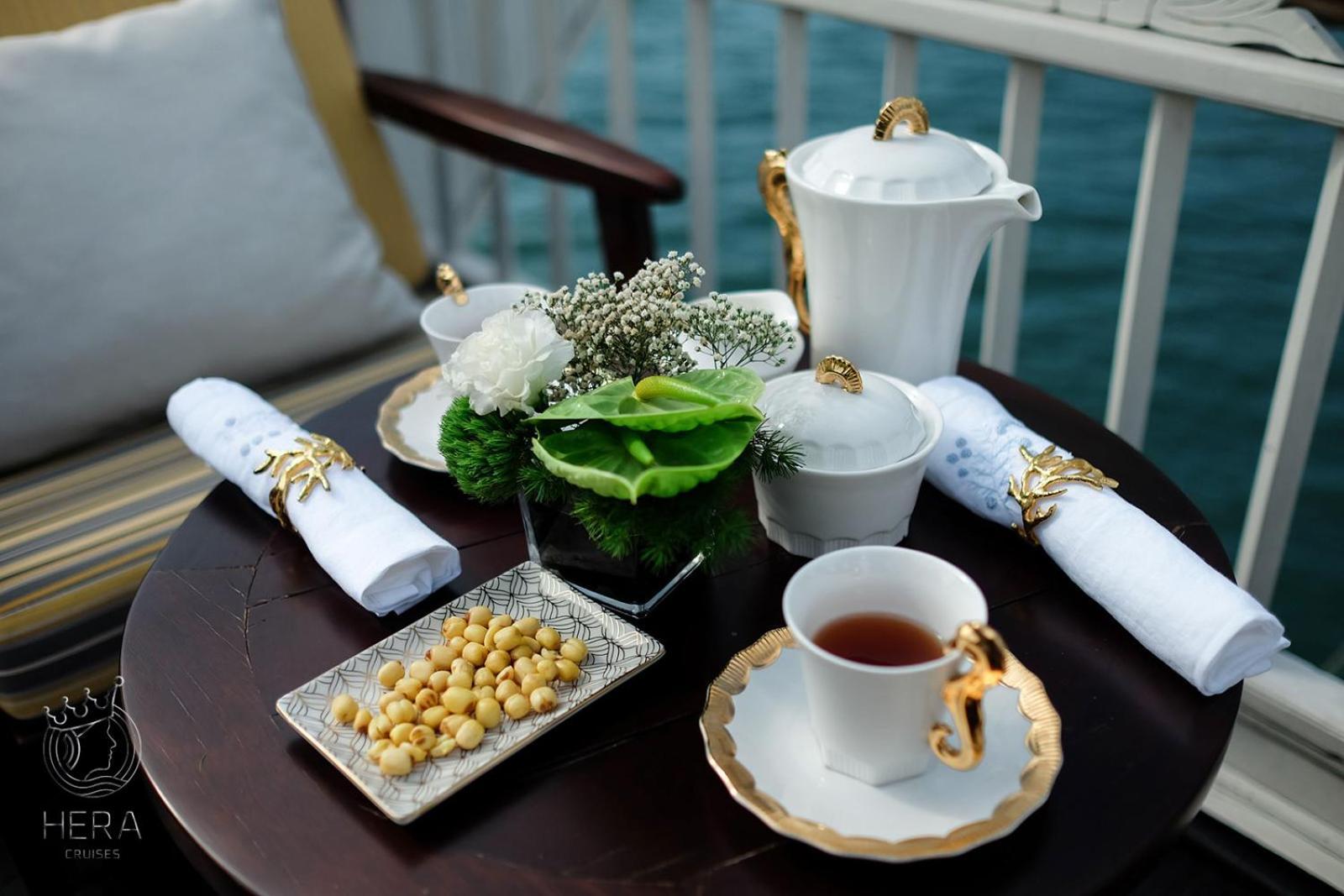 Hera Grand Luxury Cruise Hạ Long Extérieur photo