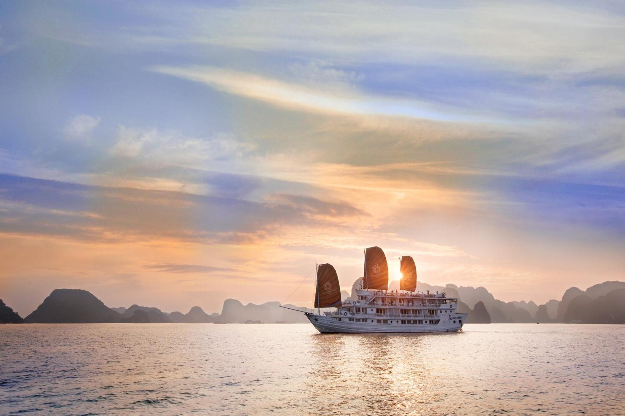 Hera Grand Luxury Cruise Hạ Long Extérieur photo