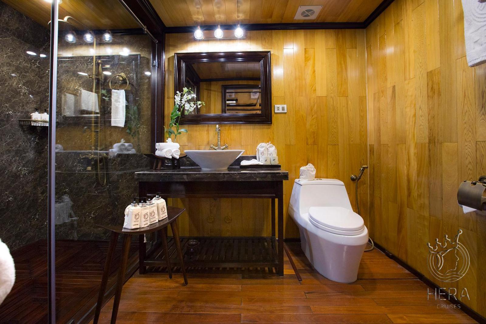 Hera Grand Luxury Cruise Hạ Long Extérieur photo