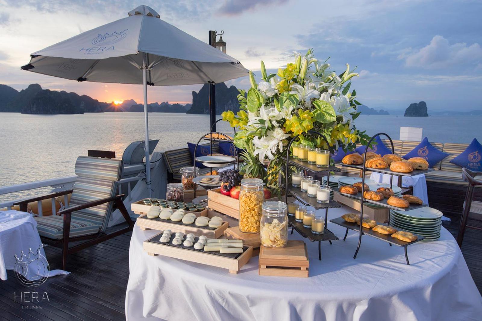 Hera Grand Luxury Cruise Hạ Long Extérieur photo