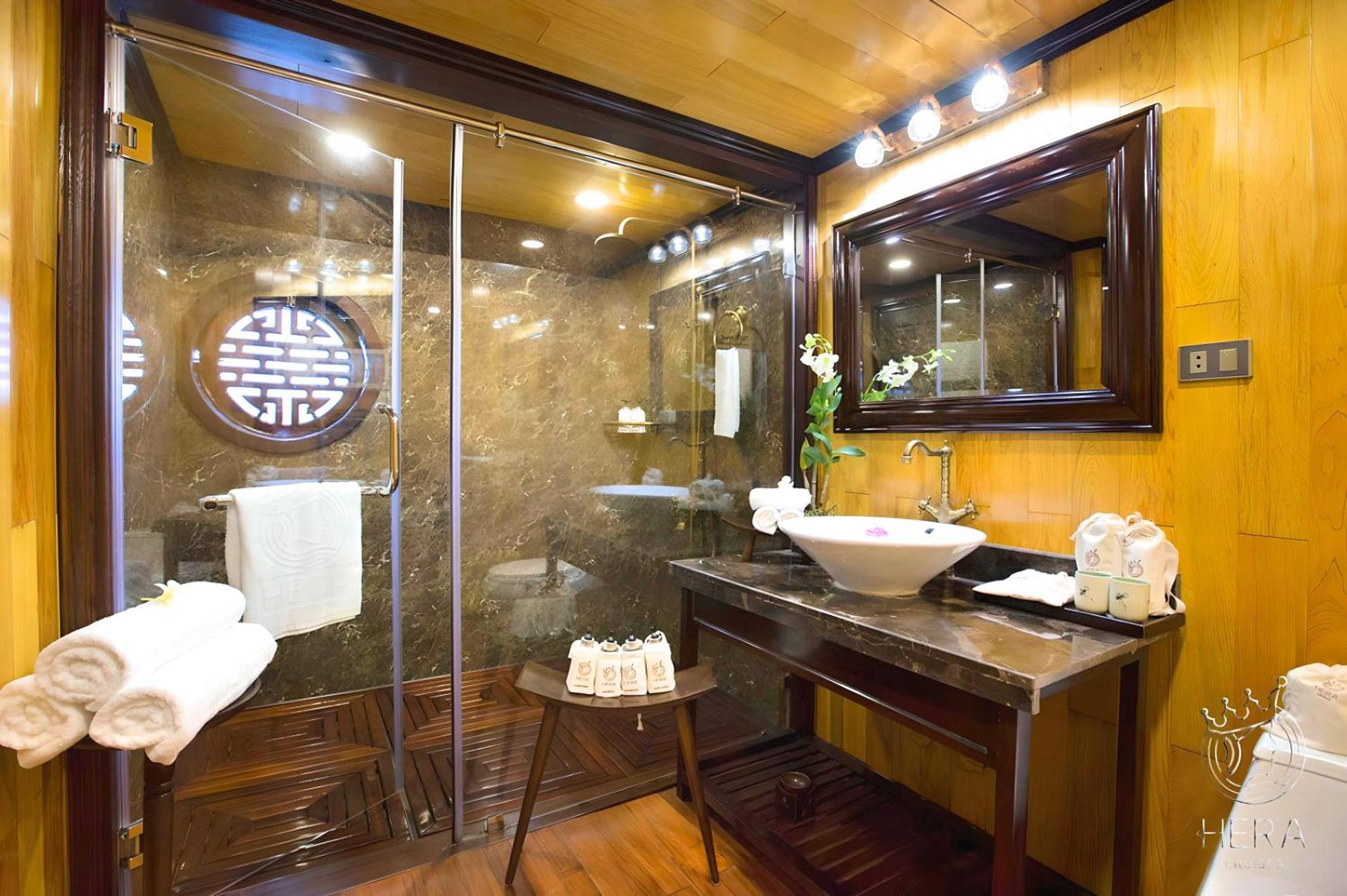 Hera Grand Luxury Cruise Hạ Long Extérieur photo