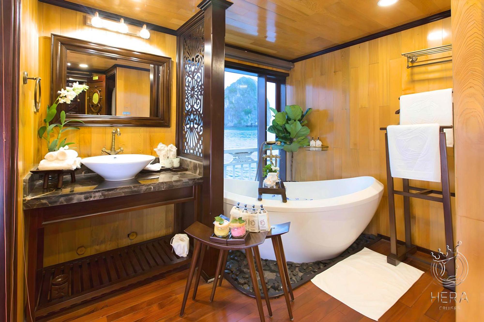 Hera Grand Luxury Cruise Hạ Long Extérieur photo